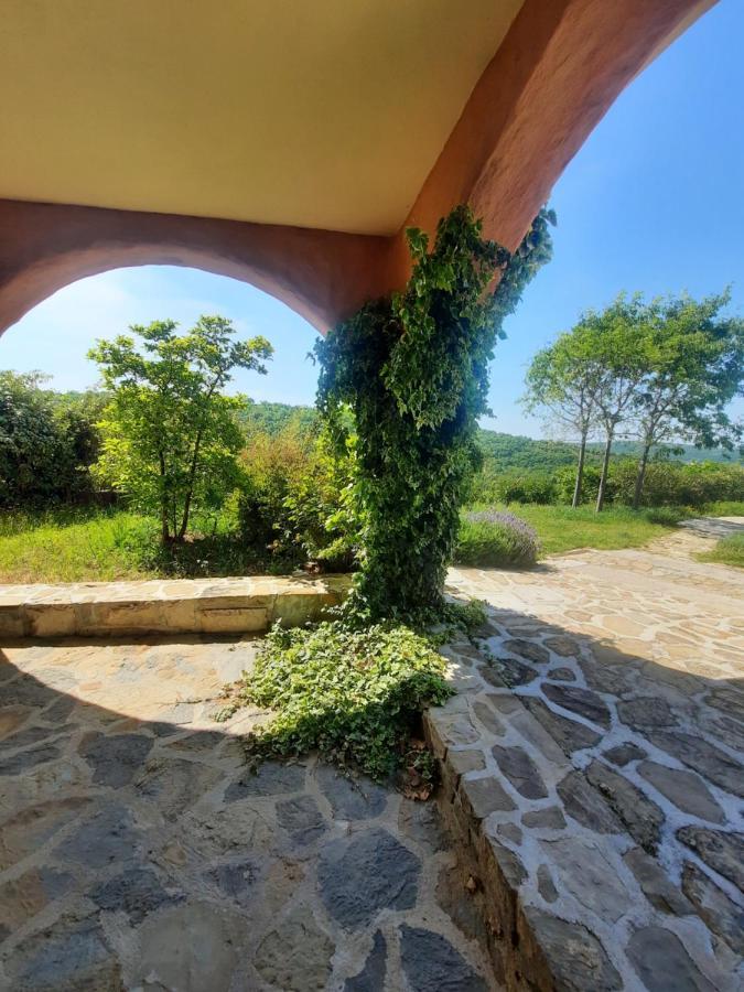 Apartma Villa Cedole Chabby Chick بيران المظهر الخارجي الصورة
